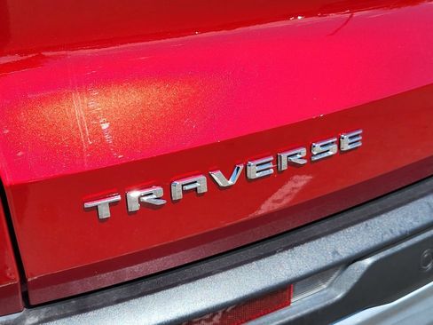 Used 2025 Chevrolet Traverse LT FWD image 9
