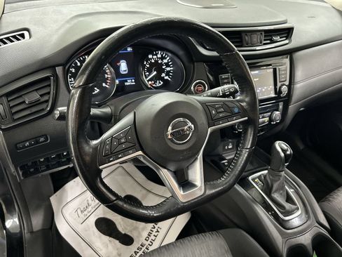 Used 2020 Nissan Rogue SV w/ Sun & Sound Touring Package AWD/4WD image 4