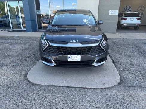 Used 2023 Kia Sportage LX AWD/4WD image 3