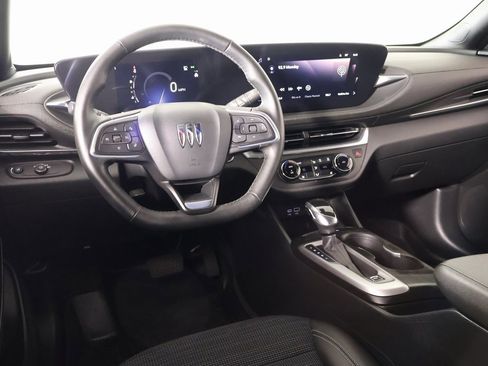 Used 2024 Buick Envista Preferred w/ Convenience I Package image 2