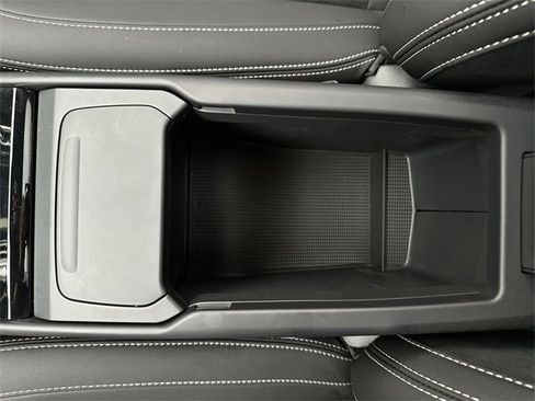 Certified 2025 Volvo XC40 B5 Plus image 21