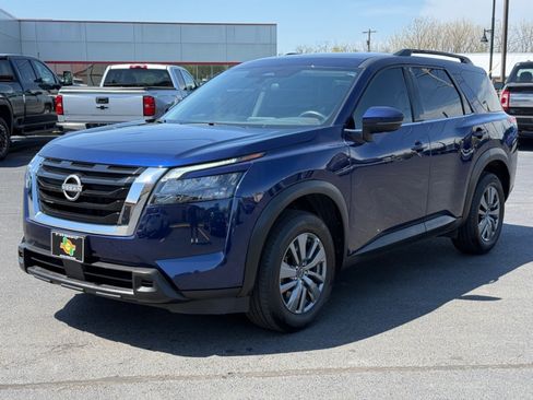 Used 2025 Nissan Pathfinder SV FWD image 4