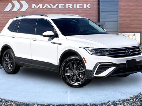 Used 2024 Volkswagen Tiguan SE AWD/4WD image 1