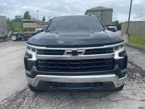 Used 2022 Chevrolet Silverado 1500 LT AWD/4WD image 2