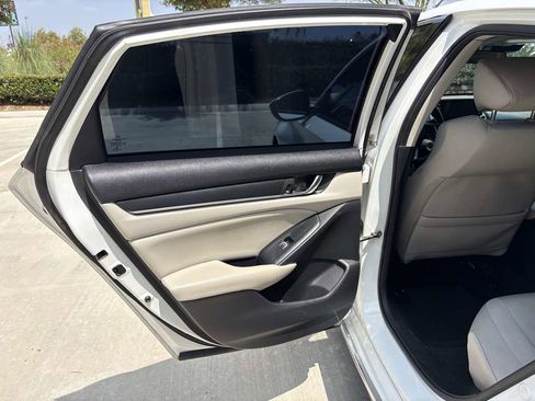 Used 2019 Honda Accord EX image 10