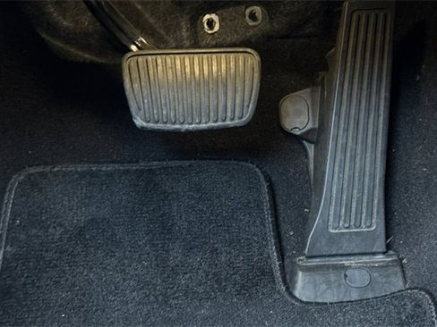 Used 2023 Genesis G70 2.0T image 43