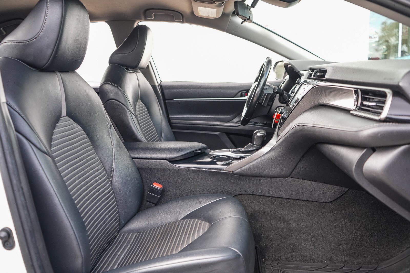 Certified 2020 Toyota Camry SE FWD image 17