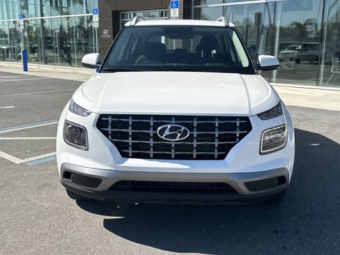 New 2026 Hyundai Venue SEL FWD image 3