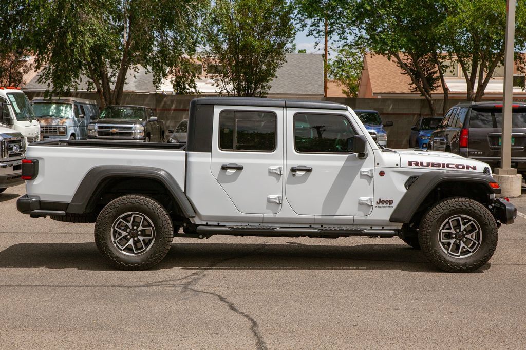 Used 2025 Jeep Gladiator Rubicon AWD/4WD image 4