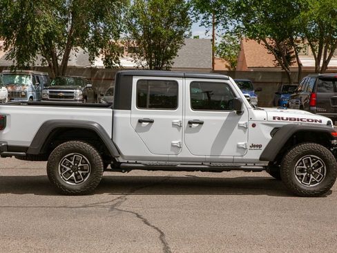 Used 2025 Jeep Gladiator Rubicon AWD/4WD image 4
