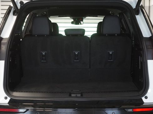 Used 2024 GMC Acadia Denali FWD image 30