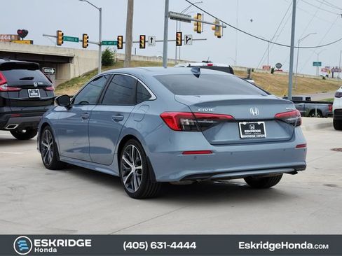 Used 2023 Honda Civic Touring image 5