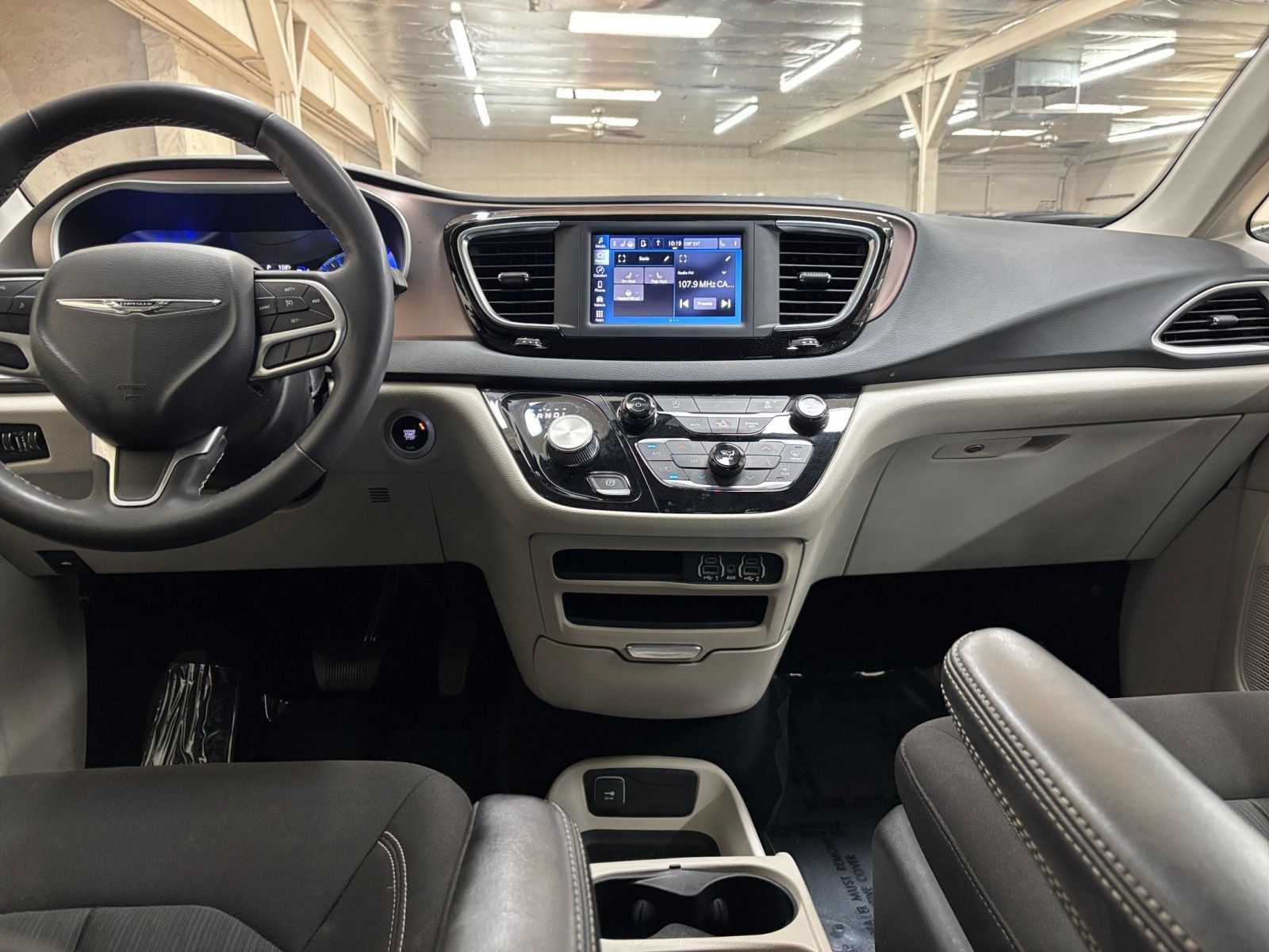 Used 2023 Chrysler Voyager LX FWD image 35