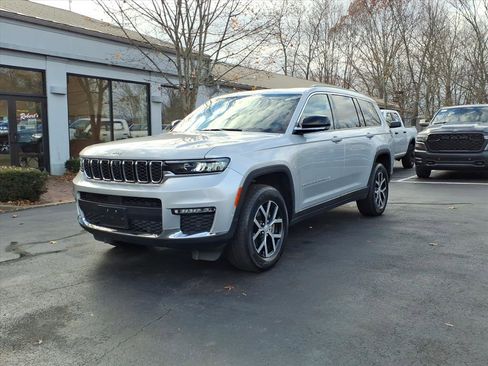 Certified 2024 Jeep Grand Cherokee L Limited w/ Luxury Tech Group II image 7