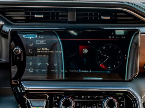 Used 2025 GMC Sierra 2500 Denali Ultimate image 25