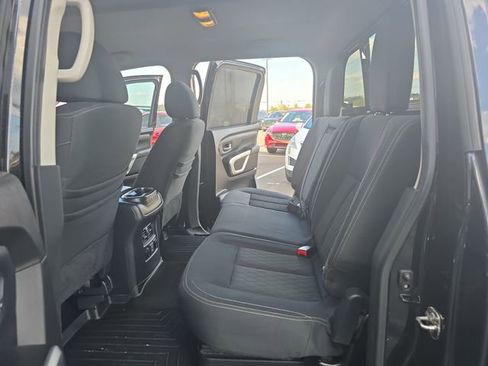Used 2019 Nissan Titan SV w/ SV Convenience Package image 17