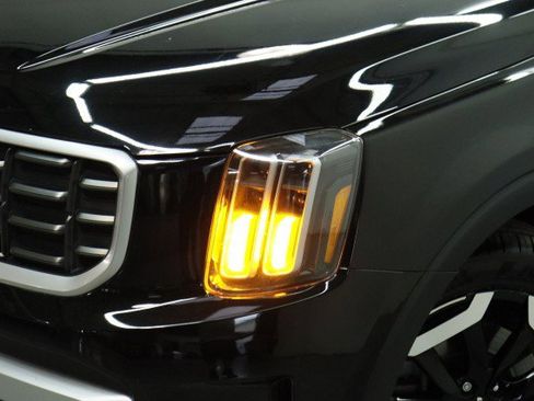 Used 2024 Kia Telluride S FWD image 2