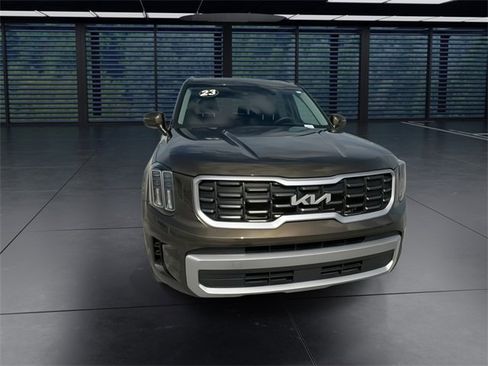 Used 2023 Kia Telluride S w/ S Sunroof Package image 3