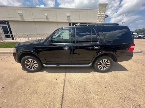 Used 2017 Ford Expedition XLT RWD image 6