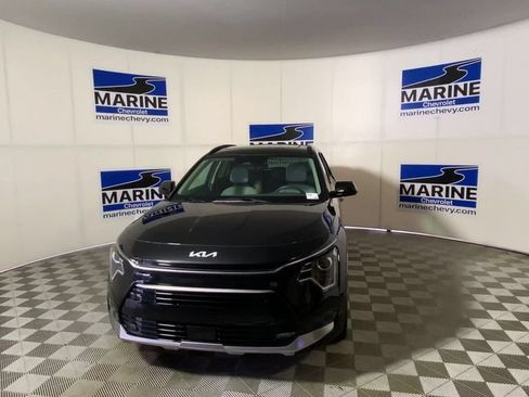 Used 2024 Kia Niro EX Touring FWD image 5