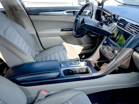 Used 2019 Ford Fusion SE FWD image 7