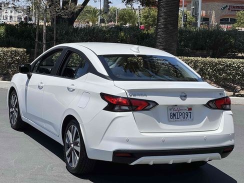 Used 2020 Nissan Versa SR FWD image 25