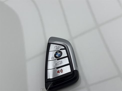 Used 2022 BMW X5 xDrive40i w/ Parking Assistance Package image 61