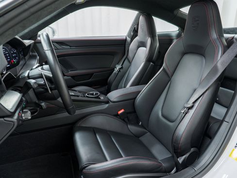 Certified 2024 Porsche 911 Carrera GTS image 20