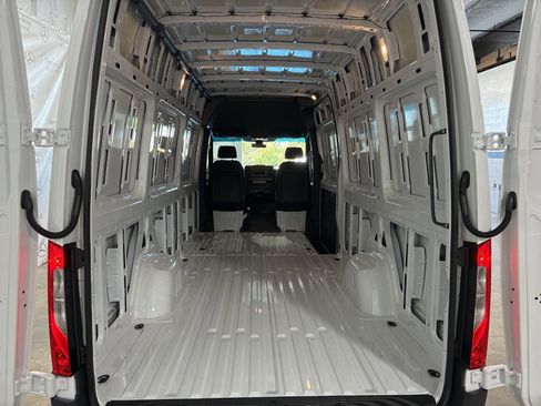 New 2025 Mercedes-Benz Sprinter 2500 image 18