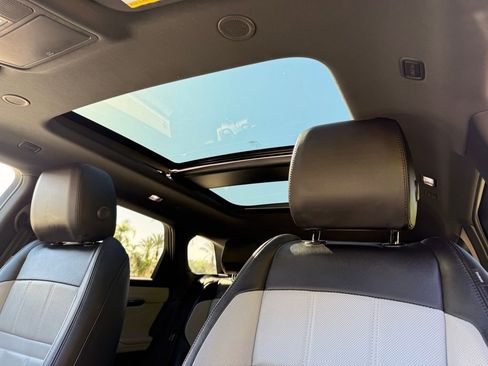 Used 2022 Land Rover Range Rover Evoque R-Dynamic SE image 19