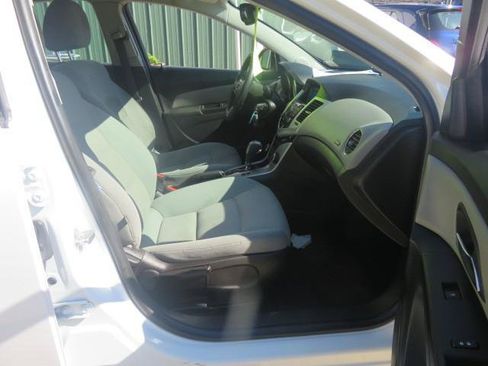 Used 2015 Chevrolet Cruze LT FWD image 16