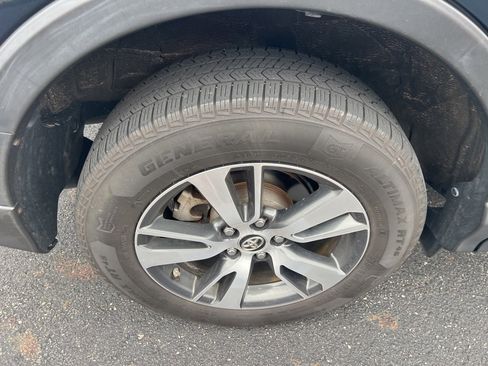 Used 2018 Toyota RAV4 XLE image 22