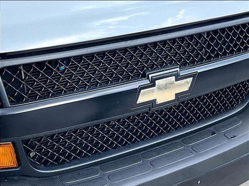 Used 2018 Chevrolet Express 2500 RWD image 27