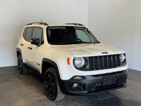 Used 2018 Jeep Renegade Altitude AWD/4WD image 3