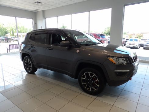 Used 2019 Jeep Compass Trailhawk AWD/4WD image 3