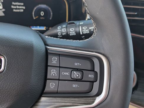 Used 2023 Jeep Wagoneer Series III w/ Preferred Equipment Group image 24