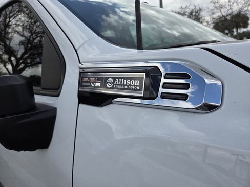 Used 2024 GMC Sierra 2500 Pro w/ Convenience Package image 4