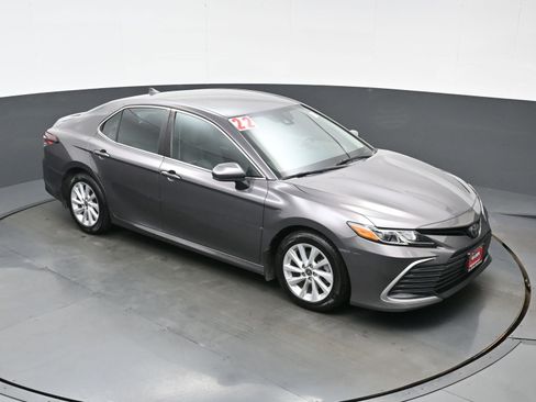 Used 2022 Toyota Camry LE FWD image 33