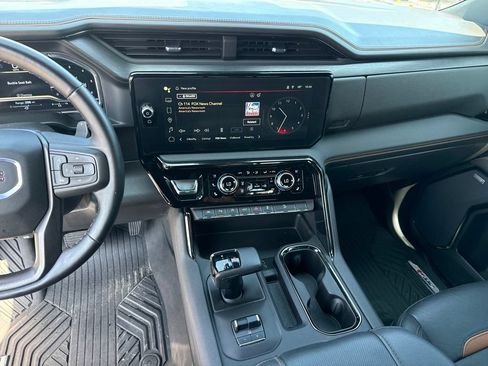 Used 2024 GMC Sierra 1500 AT4 w/ Technology Package AWD/4WD image 8