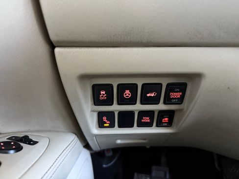 Used 2017 Nissan Pathfinder Platinum w/ Cargo Package image 20