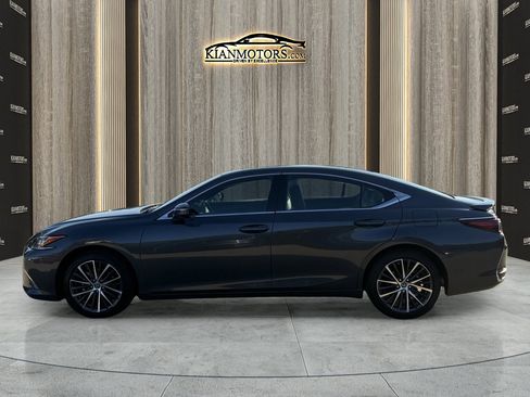 Used 2025 Lexus ES 300h w/ Premium Package image 3