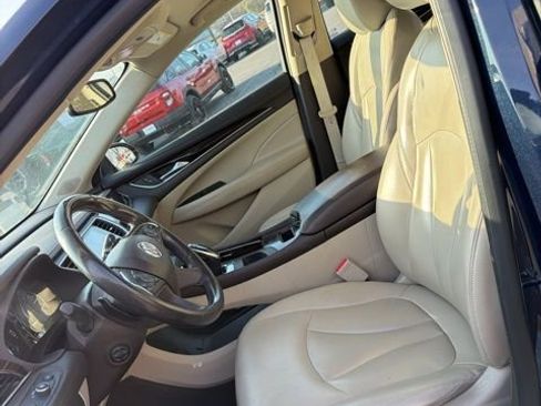 Used 2017 Buick LaCrosse Preferred image 11