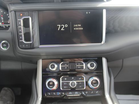 Used 2023 GMC Yukon XL Denali AWD/4WD image 12