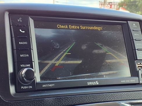 Used 2012 Chrysler Town & Country Touring-L w/ Driver Convenience Group image 10