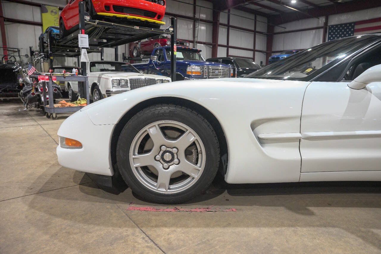 Used 1998 Chevrolet Corvette Coupe RWD image 3