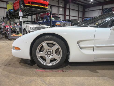 Used 1998 Chevrolet Corvette Coupe RWD image 3