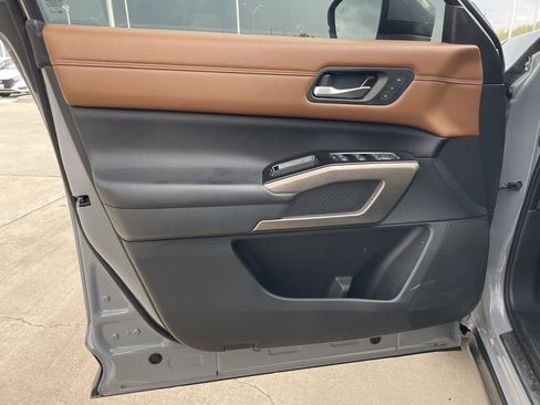 Certified 2024 Nissan Pathfinder Platinum w/ Lighting Package (N92) image 14