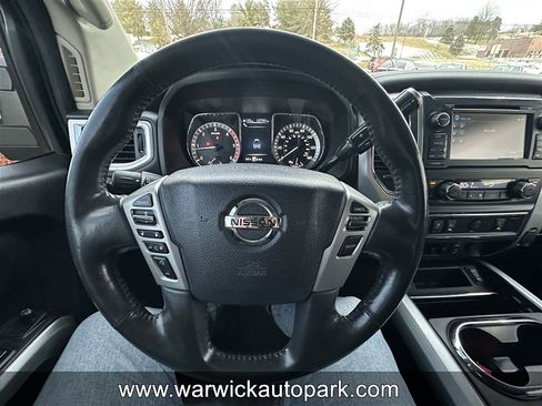 Used 2017 Nissan Titan SV image 5