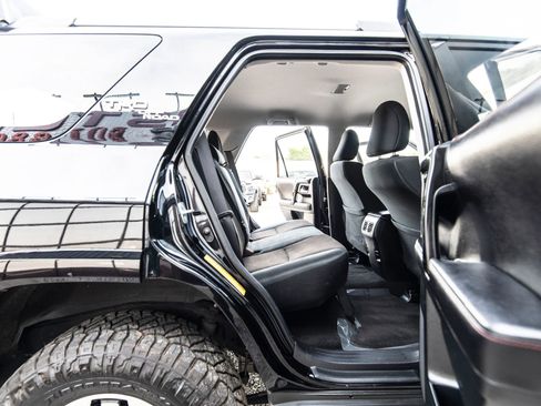 Used 2017 Toyota 4Runner TRD Off-Road image 34