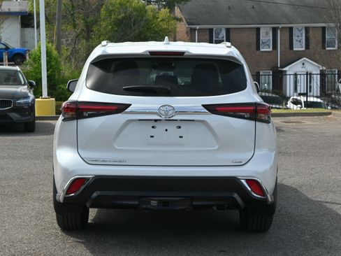 Used 2025 Toyota Highlander XLE image 14